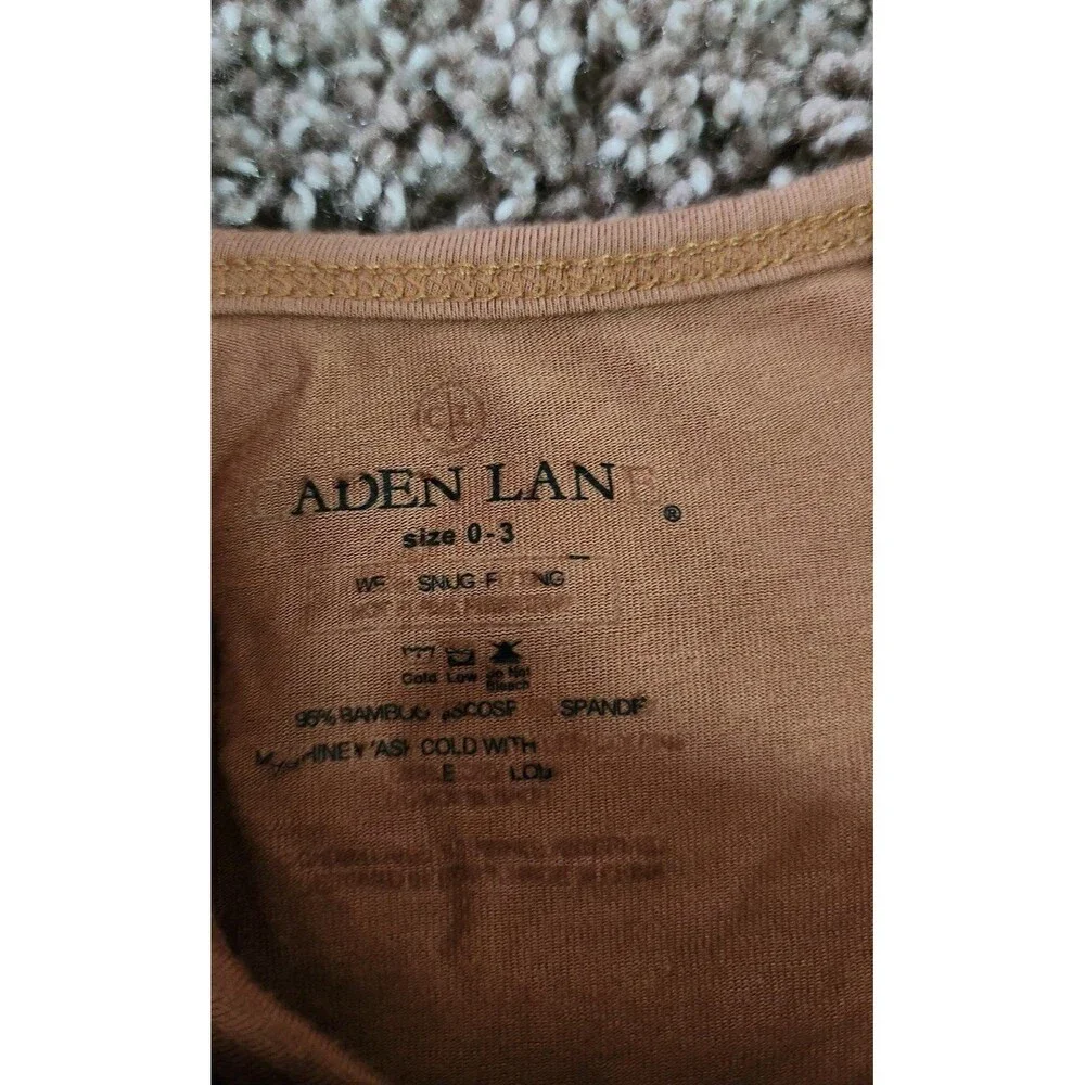 Caden lane bamboo gown & hat size 0-3M
